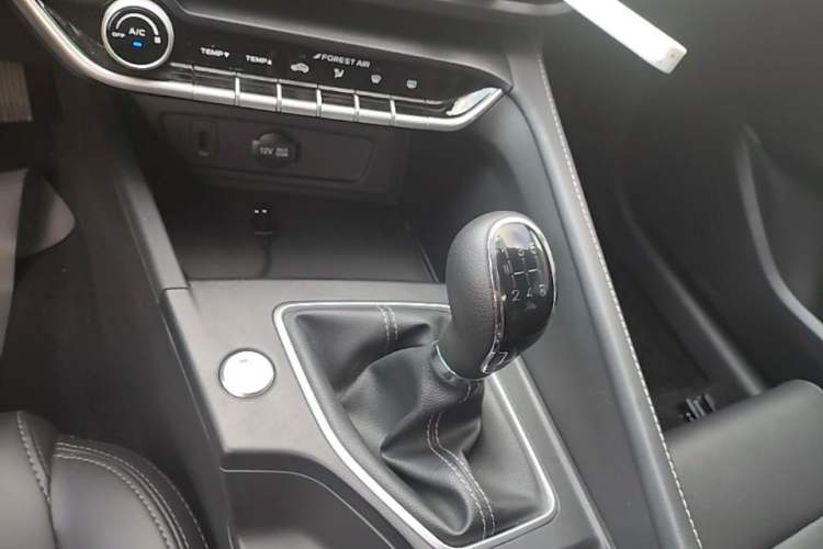 Used CHANGAN Eado 2022 PLUS 1.6L GDI Manual Elite Model Gear Lever