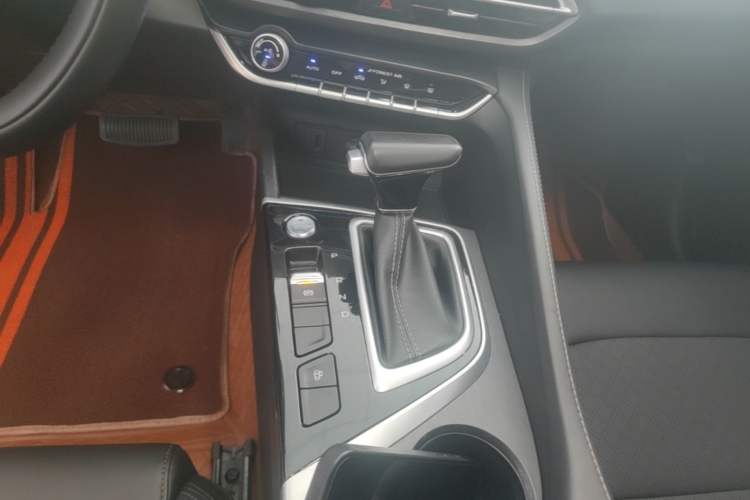 Used CHANGAN Eado 2022 PLUS 1.6L GDI CVT Luxury Model Gear Lever