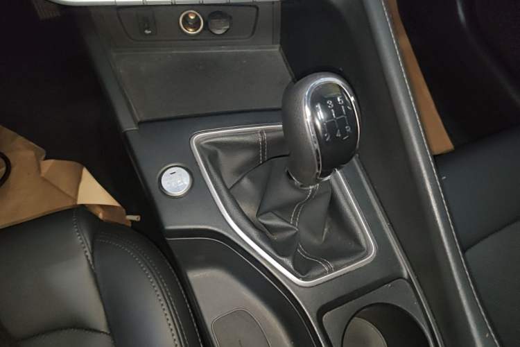 Used CHANGAN Eado 2022 PLUS 1.6L GDI Manual Elite Model Gear Lever