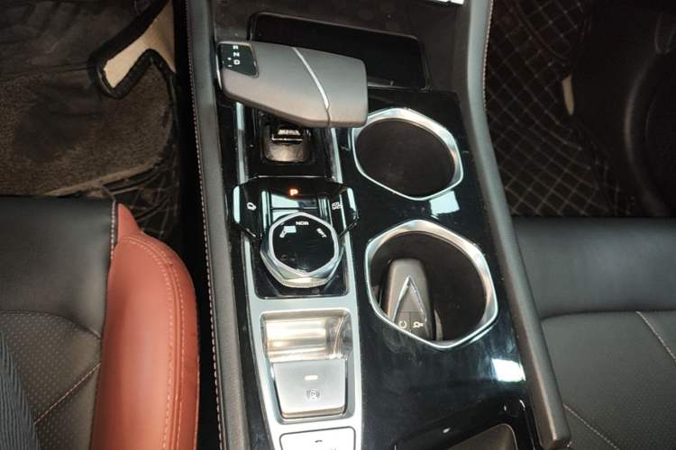 Used CHANGAN Eado 2022 PLUS Blue Whale NE 1.4T GDI DCT Prestige Edition Gear Lever