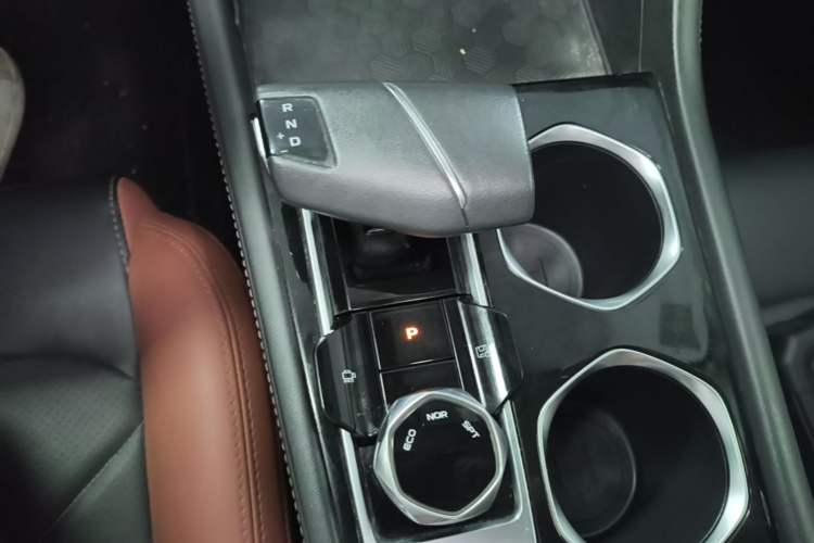 Used CHANGAN Eado 2022 PLUS Blue Whale NE 1.4T GDI DCT Prestige Edition Gear Lever