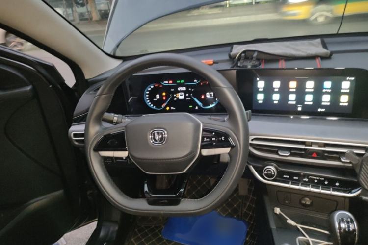 Used CHANGAN Eado 2022 PLUS 1.6L GDI Manual Luxury Model Interior 2