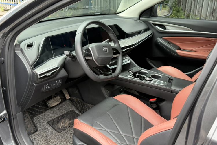 Used CHANGAN Eado 2022 PLUS Blue Whale NE 1.4T GDI DCT Prestige Edition Interior 3