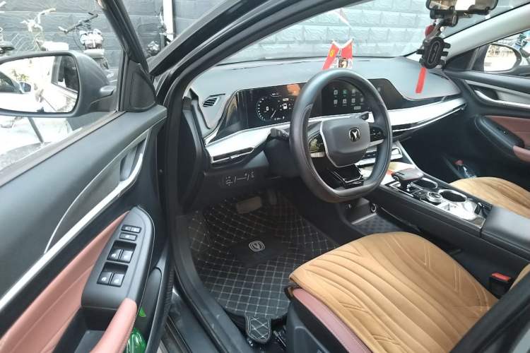 Used CHANGAN Eado 2022 PLUS Blue Whale NE 1.4T GDI DCT Prestige Edition Interior 3