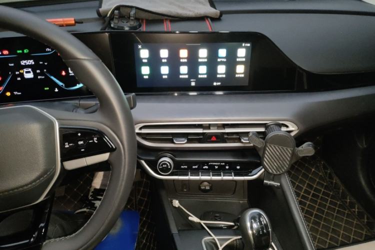 Used CHANGAN Eado 2022 PLUS 1.6L GDI Manual Luxury Model Interior 3