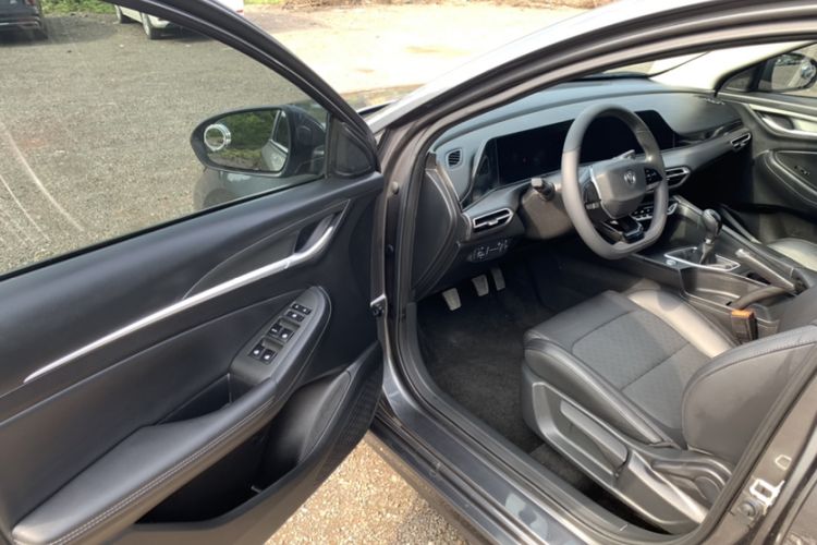 Used CHANGAN Eado 2022 PLUS 1.6L GDI Manual Luxury Model Interior 3