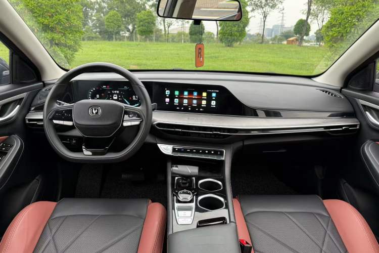 Used CHANGAN Eado 2022 PLUS Blue Whale NE 1.4T GDI DCT Prestige Edition Interior 4