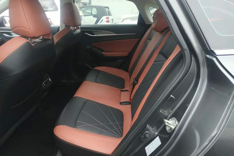 Used CHANGAN Eado 2022 PLUS Blue Whale NE 1.4T GDI DCT Prestige Edition Interior 4