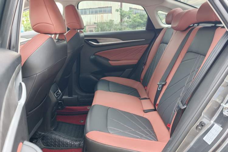 Used CHANGAN Eado 2022 PLUS Blue Whale NE 1.4T GDI DCT Prestige Edition Interior 4