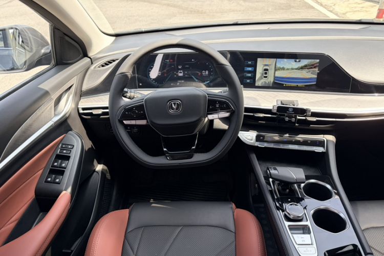 Used CHANGAN Eado 2022 PLUS Blue Whale NE 1.4T GDI DCT Prestige Edition Interior 5