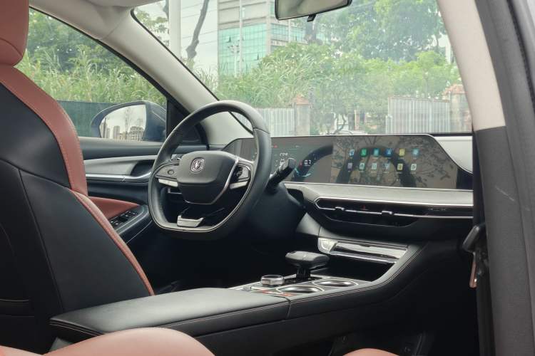Used CHANGAN Eado 2022 PLUS Blue Whale NE 1.4T GDI DCT Prestige Edition Interior 6