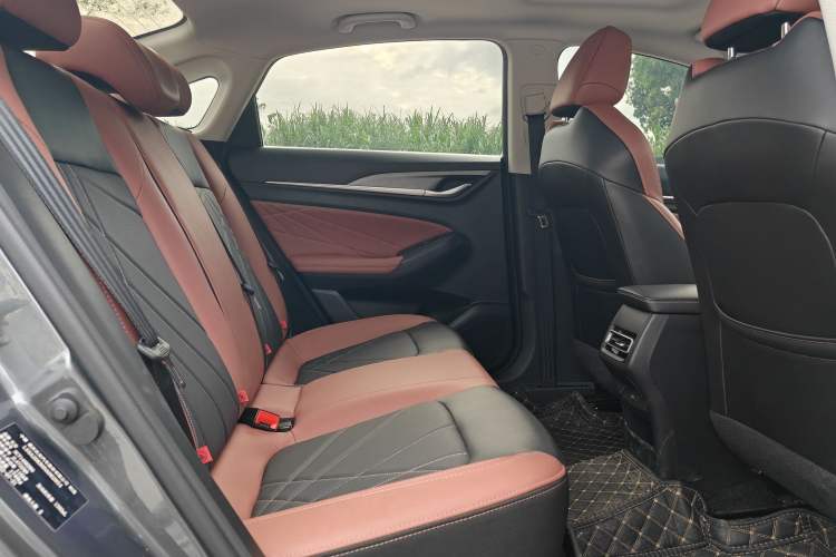 Used CHANGAN Eado 2022 PLUS Blue Whale NE 1.4T GDI DCT Prestige Edition Interior 8