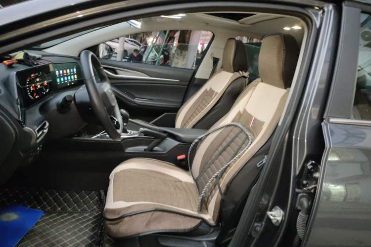 Used CHANGAN Eado 2022 PLUS 1.6L GDI Manual Luxury Model Left Front Seat