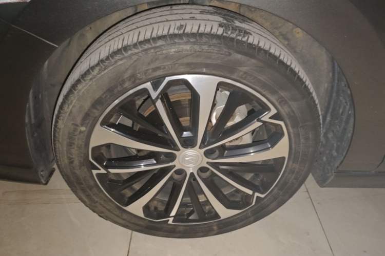 Used CHANGAN Eado 2022 PLUS Blue Whale NE 1.4T GDI DCT Flagship Edition Left Front Wheel Hub