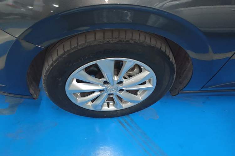 Used CHANGAN Eado 2022 PLUS 1.6L GDI CVT Elite Model Left Front Wheel Hub