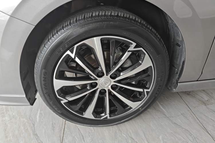 Used CHANGAN Eado 2022 PLUS Blue Whale NE 1.4T GDI DCT Flagship Edition Left Front Wheel Hub