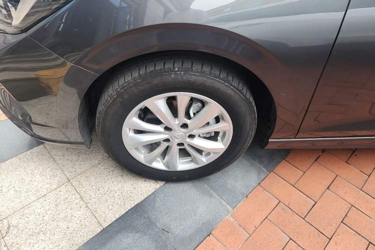 Used CHANGAN Eado 2022 PLUS 1.6L GDI Manual Elite Model Left Front Wheel Hub