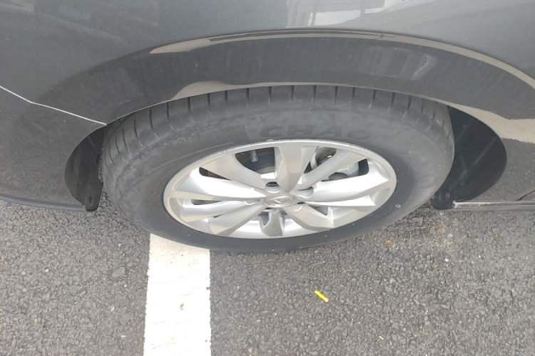 Used CHANGAN Eado 2022 PLUS 1.6L GDI Manual Elite Model Left Front Wheel Hub