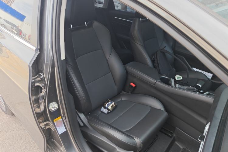 Used CHANGAN Eado 2022 PLUS 1.6L GDI CVT Luxury Model Right Front Seat