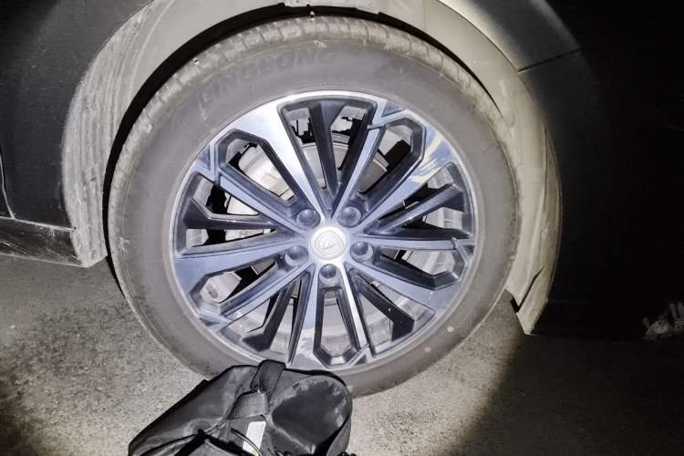 Used CHANGAN Eado 2022 PLUS Blue Whale NE 1.4T GDI DCT Flagship Edition Right Front Wheel Hub