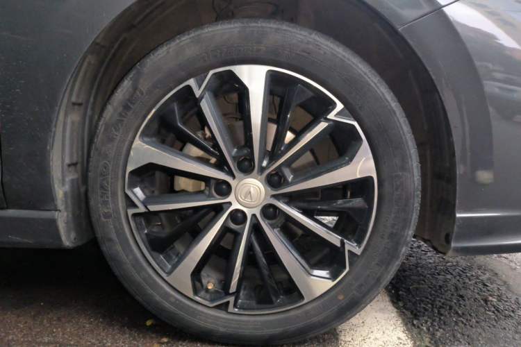 Used CHANGAN Eado 2022 PLUS Blue Whale NE 1.4T GDI DCT Flagship Edition Right Front Wheel Hub