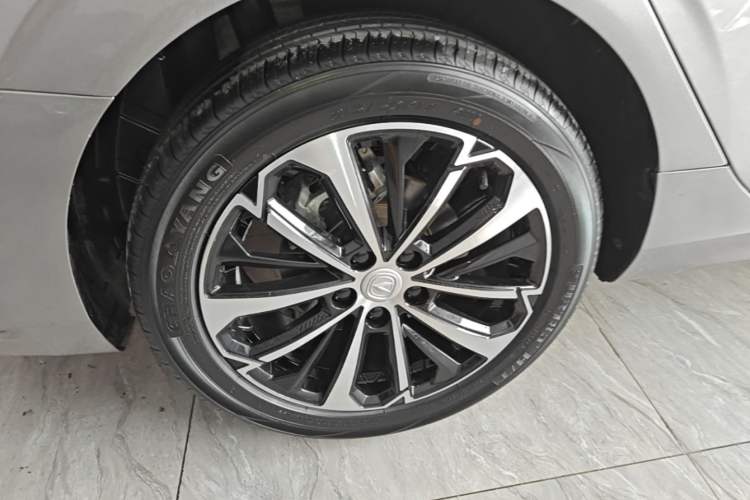 Used CHANGAN Eado 2022 PLUS Blue Whale NE 1.4T GDI DCT Flagship Edition Right Rear Wheel Hub
