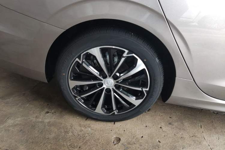 Used CHANGAN Eado 2022 PLUS Blue Whale NE 1.4T GDI DCT Flagship Edition Right Rear Wheel Hub