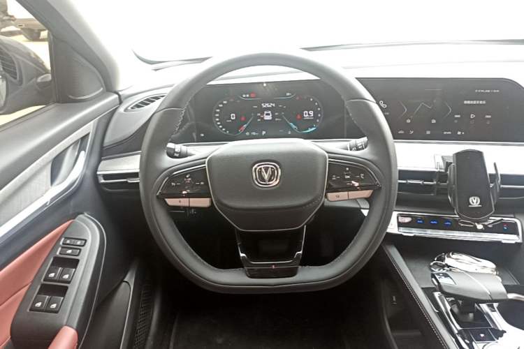 Used CHANGAN Eado 2022 PLUS Blue Whale NE 1.4T GDI DCT Prestige Edition Steering Wheel