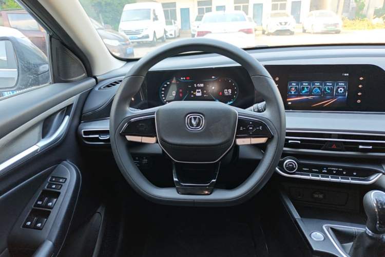Used CHANGAN Eado 2022 PLUS 1.6L GDI Manual Elite Model Steering Wheel