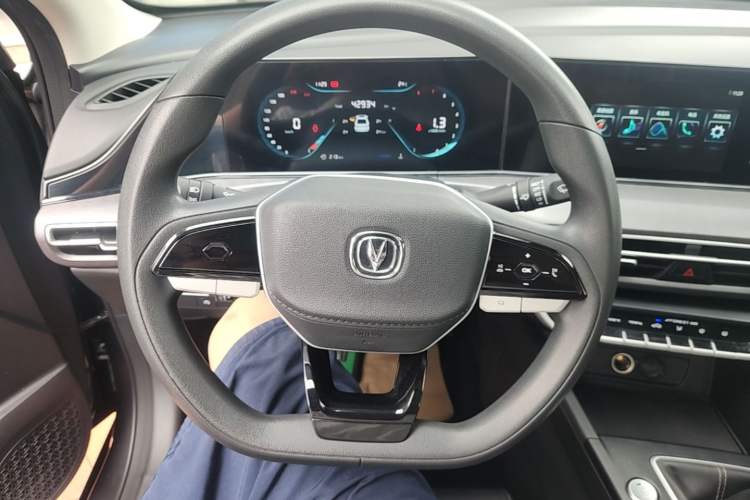 Used CHANGAN Eado 2022 PLUS 1.6L GDI Manual Elite Model Steering Wheel