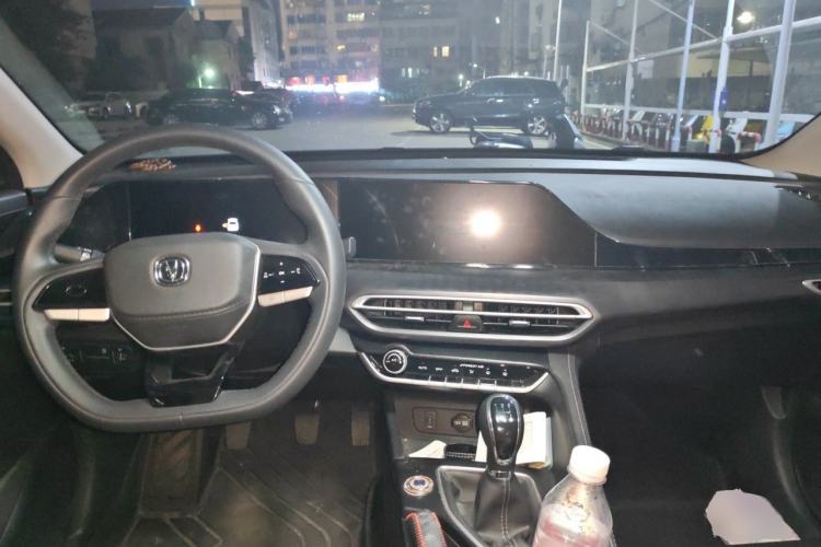 Used CHANGAN Eado 2022 PLUS 1.6L GDI Manual Luxury Model Center Console