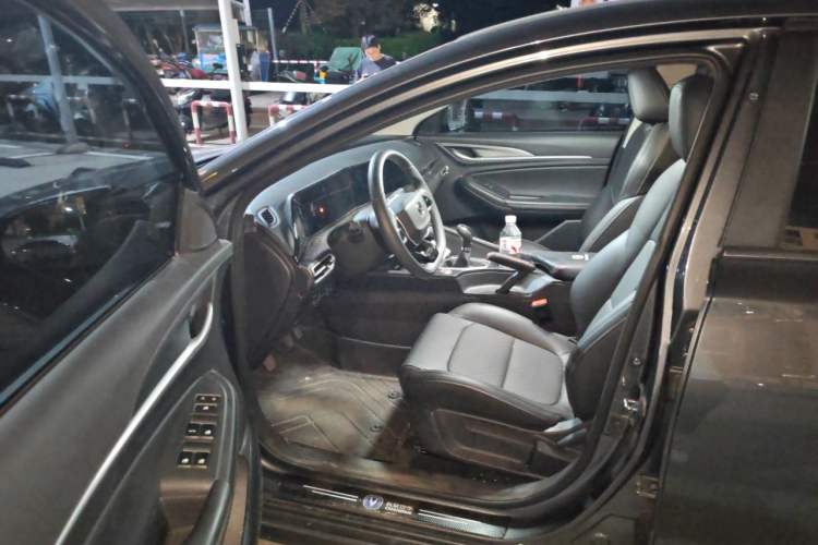 Used CHANGAN Eado 2022 PLUS 1.6L GDI Manual Luxury Model Driver Seat