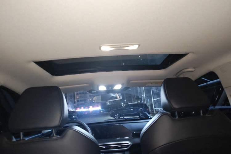 Used CHANGAN Eado 2022 PLUS 1.6L GDI Manual Luxury Model Headliner