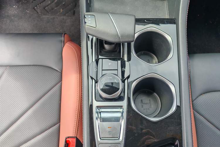 Used CHANGAN Eado 2022 PLUS Blue Whale NE 1.4T GDI DCT Prestige Edition Gear Lever