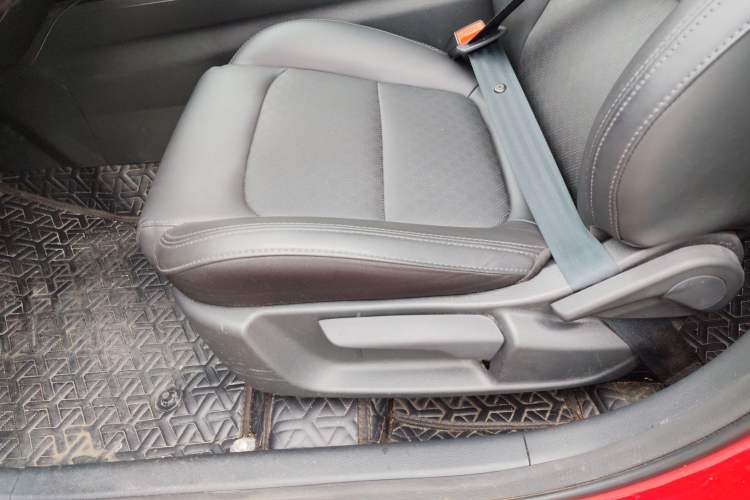 Used CHANGAN Eado 2022 PLUS 1.6L GDI CVT Elite Model Interior 10