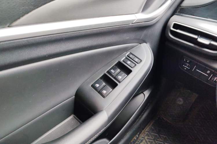 Used CHANGAN Eado 2022 PLUS 1.6L GDI CVT Elite Model Interior 9