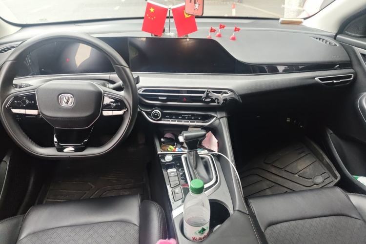 Used CHANGAN Eado 2022 PLUS 1.6L GDI CVT Luxury Model Center Console