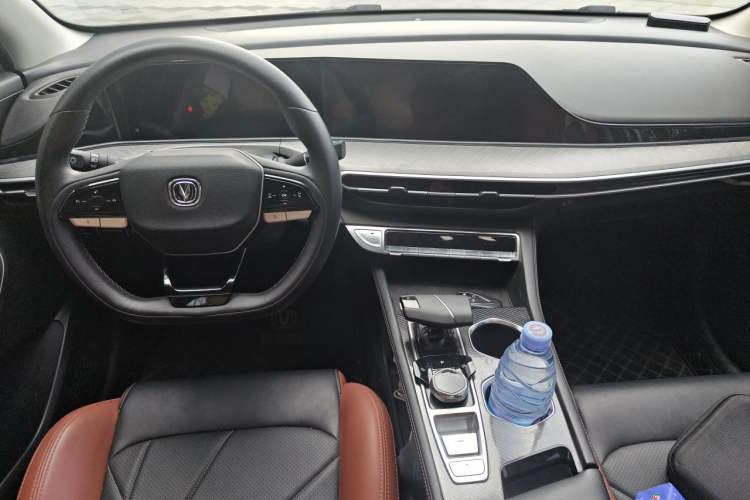 Used CHANGAN Eado 2022 PLUS Blue Whale NE 1.4T GDI DCT Prestige Edition Center Console