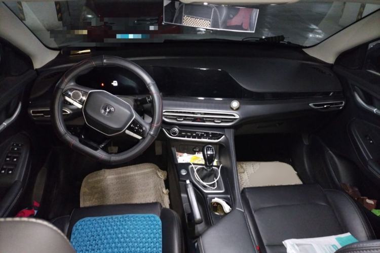 Used CHANGAN Eado 2022 PLUS 1.6L GDI Manual Elite Model Center Console