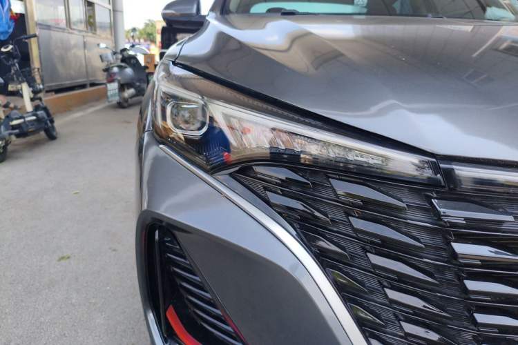 Used CHANGAN Eado 2022 PLUS Blue Whale NE 1.4T GDI DCT Prestige Edition Right Front Headlight