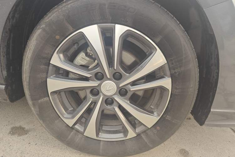 Used CHANGAN Eado 2022 PLUS Blue Whale NE 1.4T GDI DCT Prestige Edition Right Front Wheel Hub