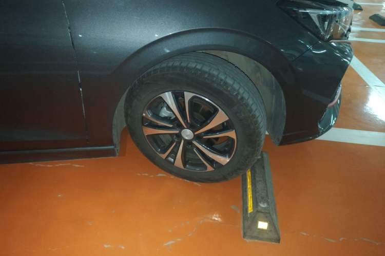Used CHANGAN Eado 2022 PLUS Blue Whale NE 1.4T GDI DCT Prestige Edition Right Front Wheel Hub