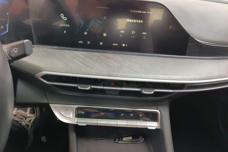 Used CHANGAN Eado 2022 PLUS Blue Whale NE 1.4T GDI DCT Flagship Edition Audio And AC Panel