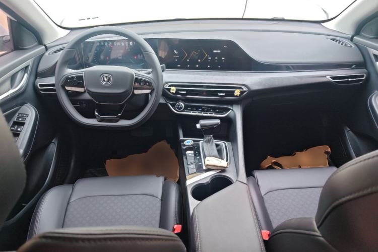 Used CHANGAN Eado 2022 PLUS 1.6L GDI CVT Luxury Model Center Console