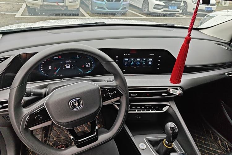 Used CHANGAN Eado 2022 PLUS 1.6L GDI Manual Elite Model Center Console