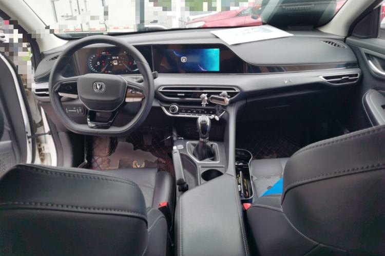 Used CHANGAN Eado 2022 PLUS 1.6L GDI Manual Luxury Model Center Console
