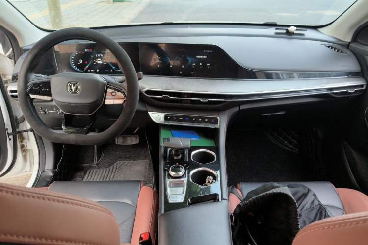 Used CHANGAN Eado 2022 PLUS Blue Whale NE 1.4T GDI DCT Prestige Edition Center Console