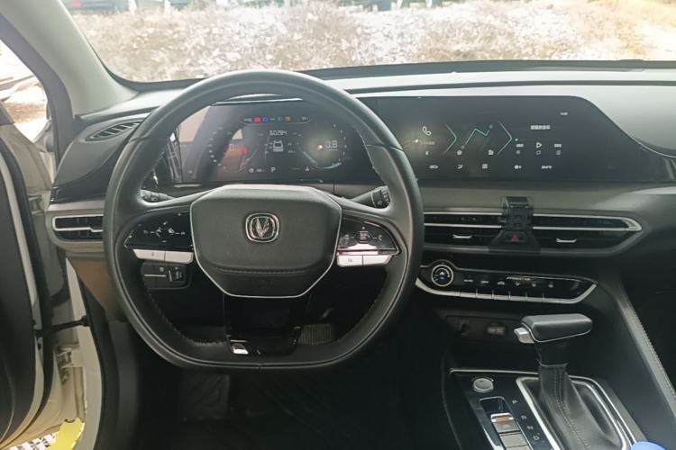 Used CHANGAN Eado 2022 PLUS 1.6L GDI CVT Luxury Model Center Console