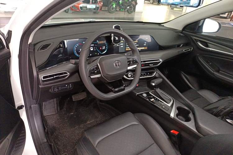 Used CHANGAN Eado 2022 PLUS 1.6L GDI CVT Luxury Model Center Console