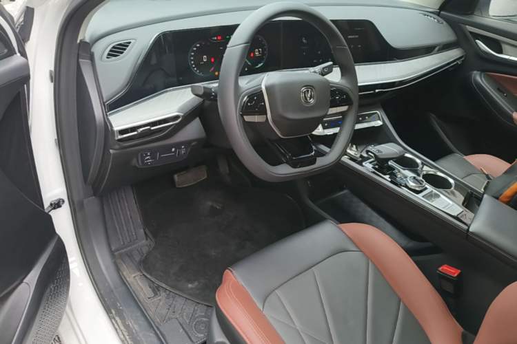 Used CHANGAN Eado 2022 PLUS Blue Whale NE 1.4T GDI DCT Prestige Edition Center Console